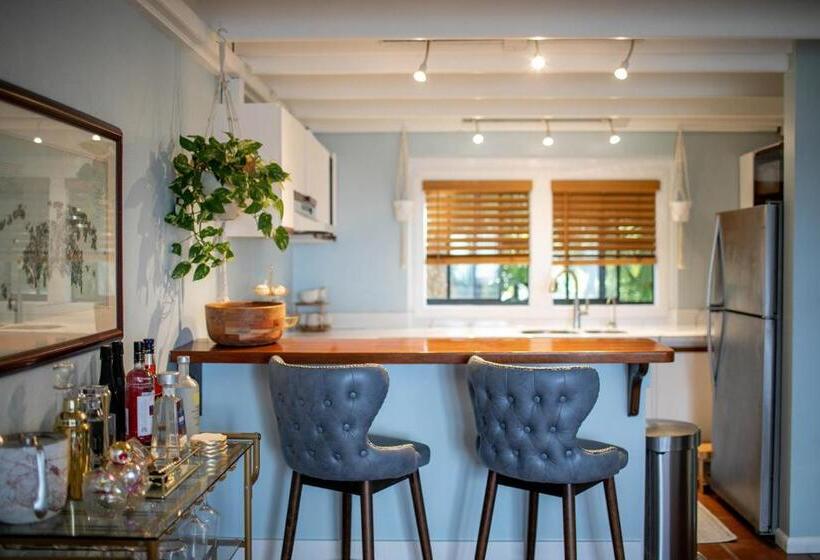 Cruz Bay Tropical Condo