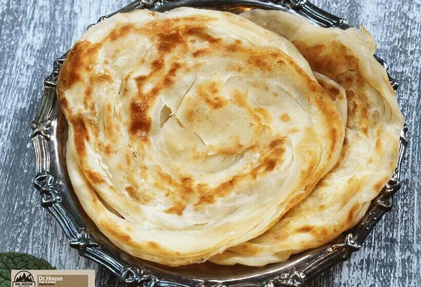 Dr House Ella   Hostel & Cafe