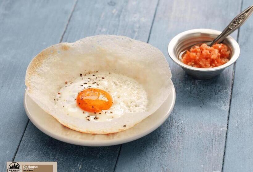 Dr House Ella   Hostel & Cafe