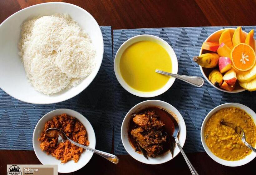 Dr House Ella Hostel & Cafe