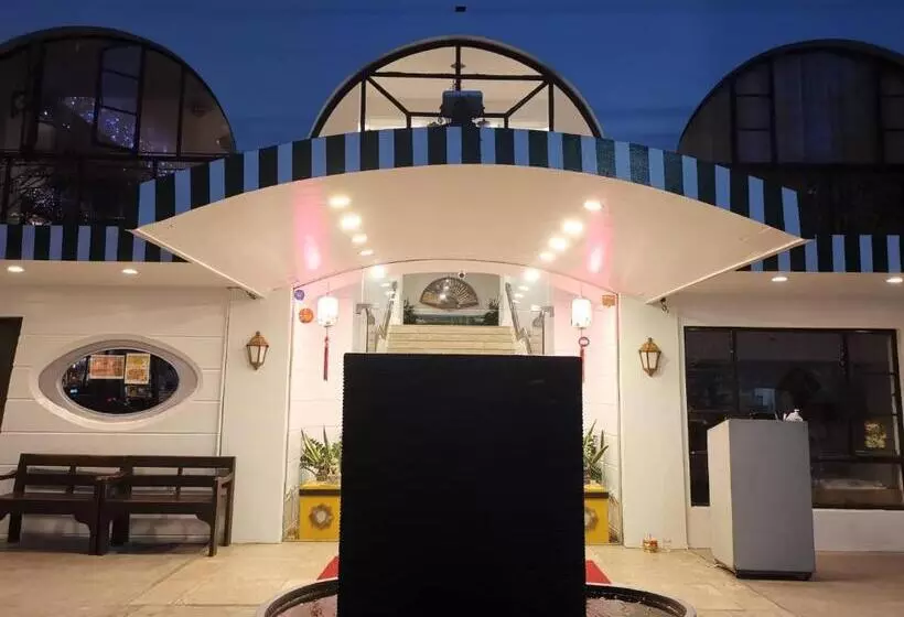 هتل Arbez Suites