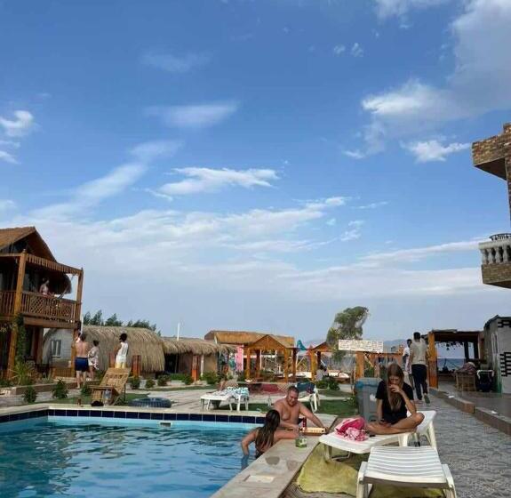 هتل Green Beach Camp &