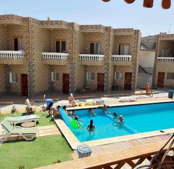 هتل Green Beach Camp &