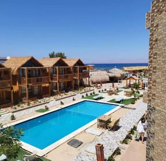 هتل Green Beach Camp &