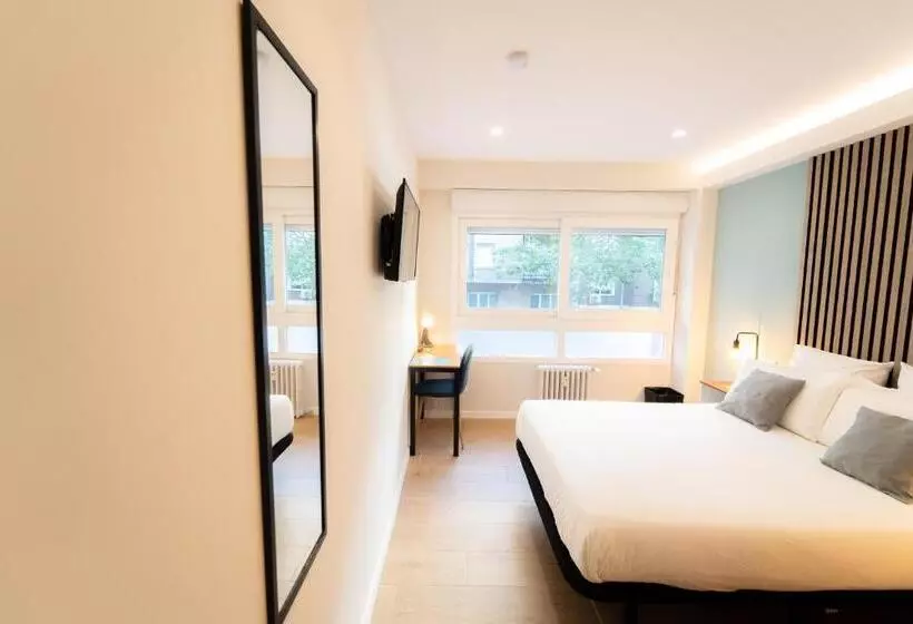 هتل I M Room Suites Nuevos Ministerios   Bernabeu Digital Access