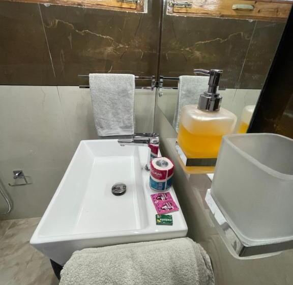 Отель Marigold , Pulga