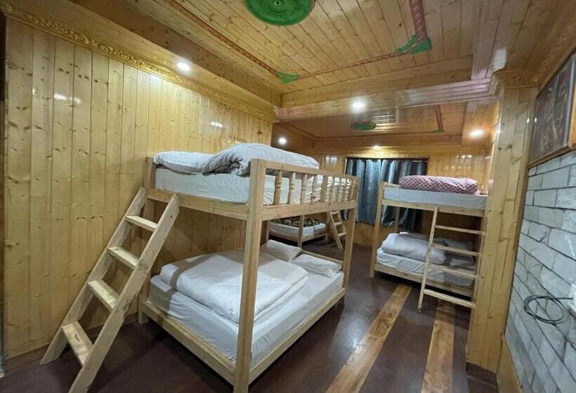 Отель Marigold , Pulga