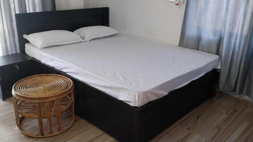 Отель Oyo Flagship Family