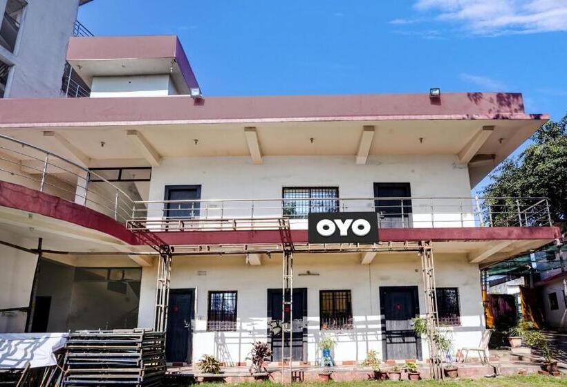 ホテル Oyo Guldasta Marriage Hall