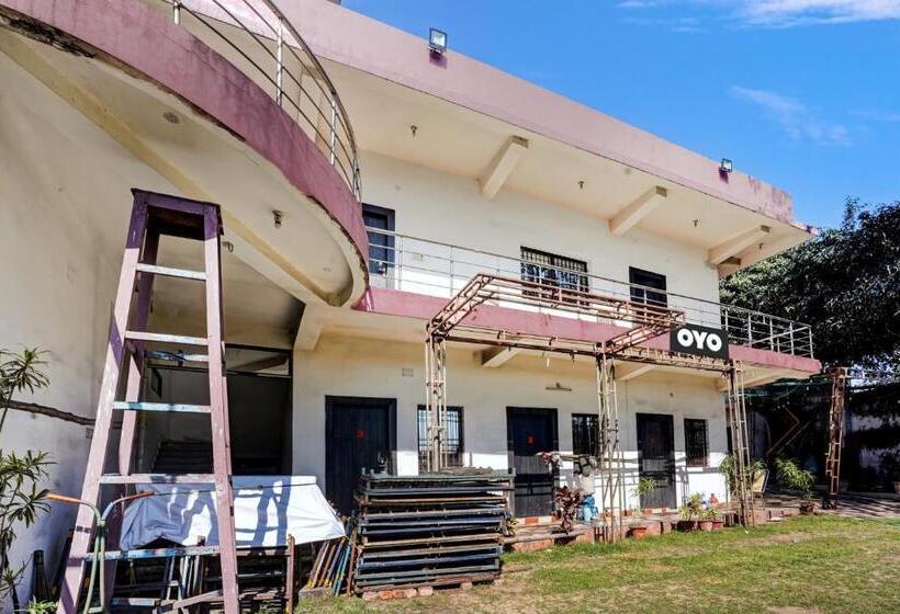 ホテル Oyo Guldasta Marriage Hall