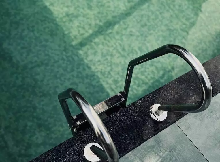 Hotelli The Habitat Suites