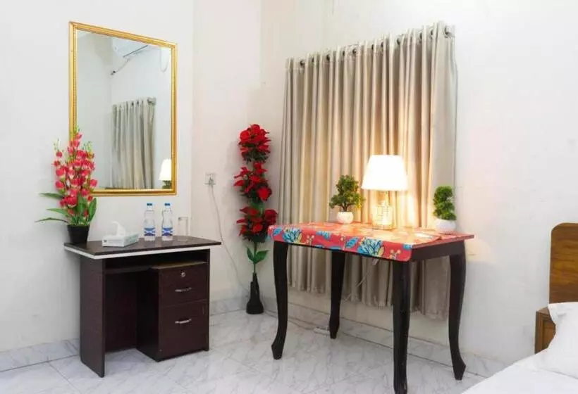 هتل White House International