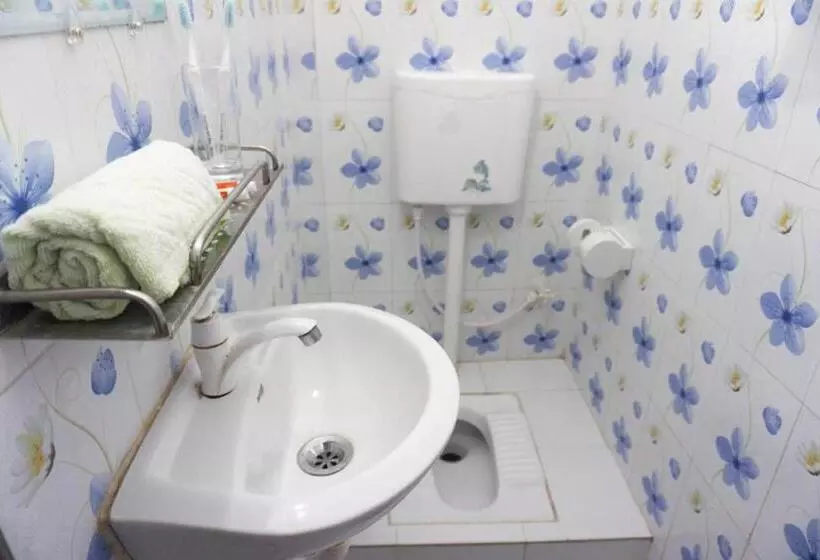 هتل White House International