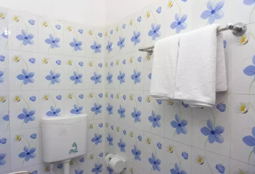 هتل White House International