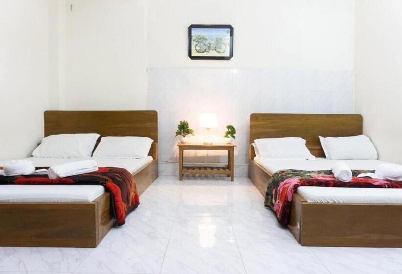 هتل White House International