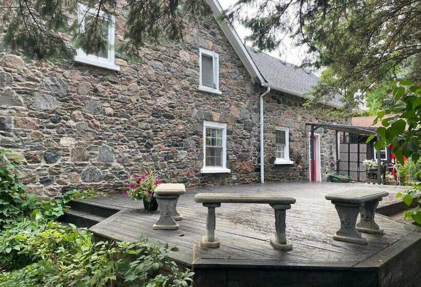 Aamiaismajoitus (B&B) North Wing Master Unit Of Pickering Stonehouse