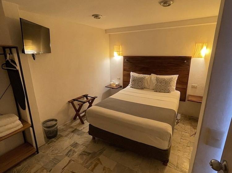 فندق فئة نجمة واحدة H.ixaya