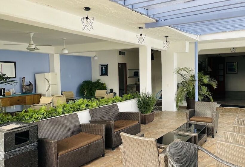 فندق فئة نجمة واحدة H.ixaya