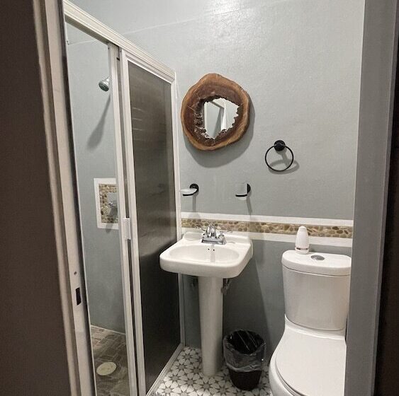 فندق فئة نجمة واحدة H.ixaya