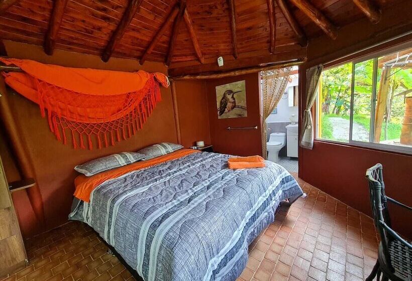 בית מלון כפרי Athaka'i