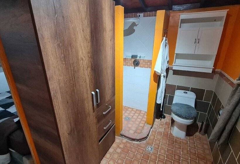 בית מלון כפרי Athaka'i