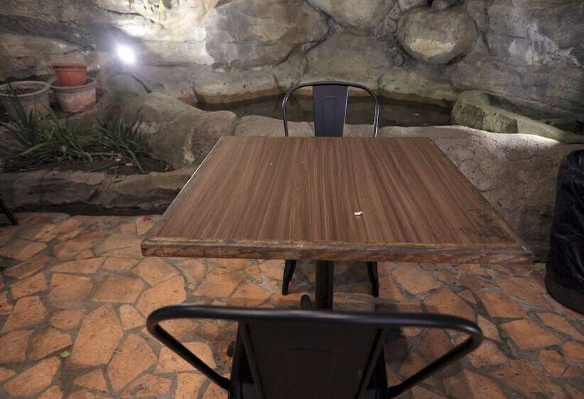 فندق Backpaker Seraya By Oyo