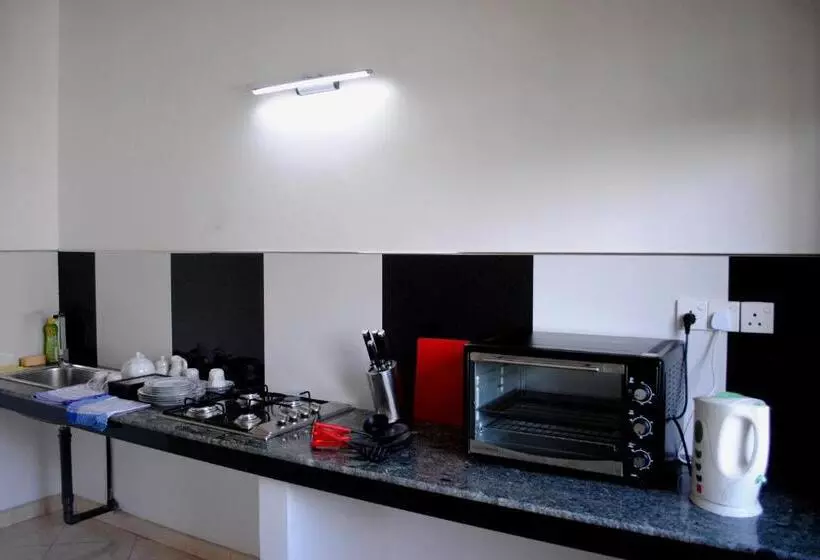 Hotelli Cinnamon Holiday Inn