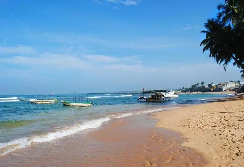 Hotelli Cinnamon Holiday Inn