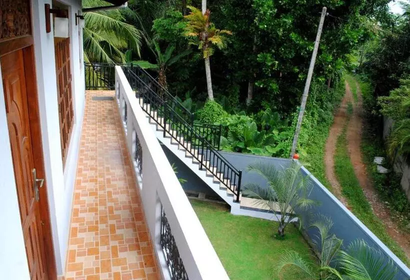 Hotelli Cinnamon Holiday Inn