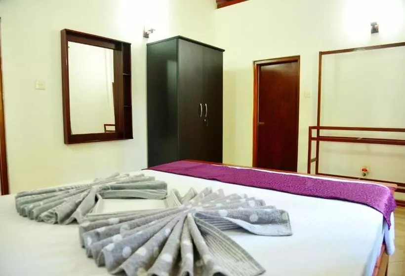 Hotelli Cinnamon Holiday Inn