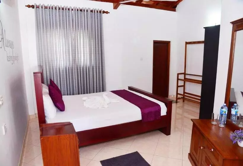 Hotelli Cinnamon Holiday Inn