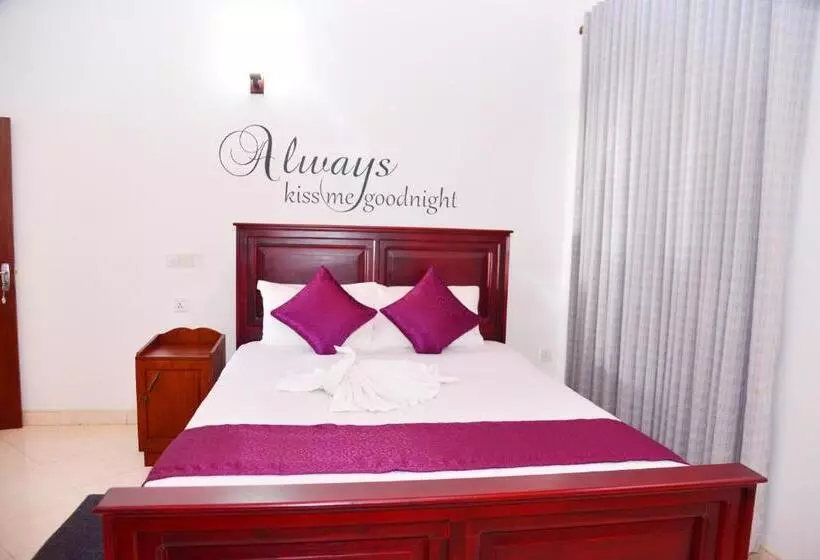 Hotelli Cinnamon Holiday Inn