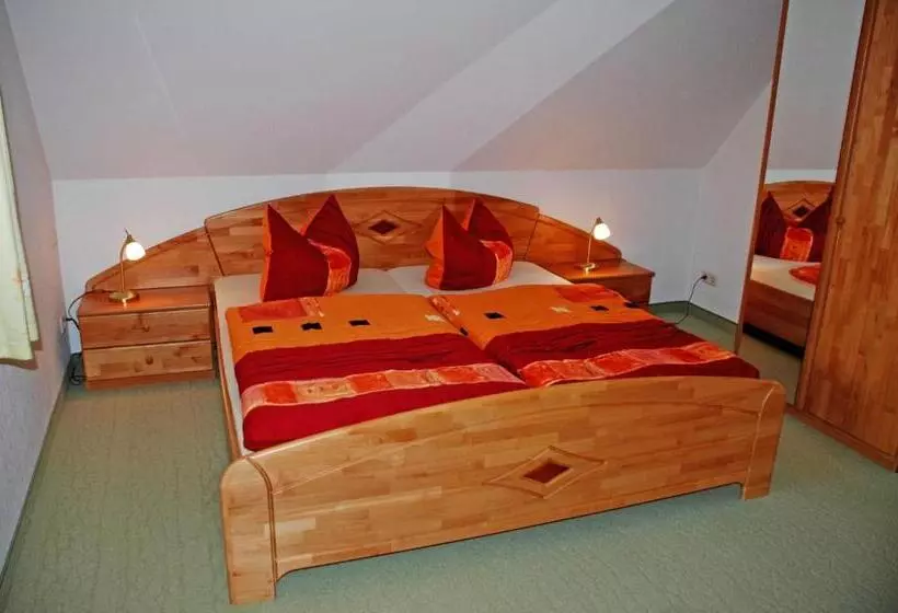 ホテル Ferienhaus Unterm Reetdach