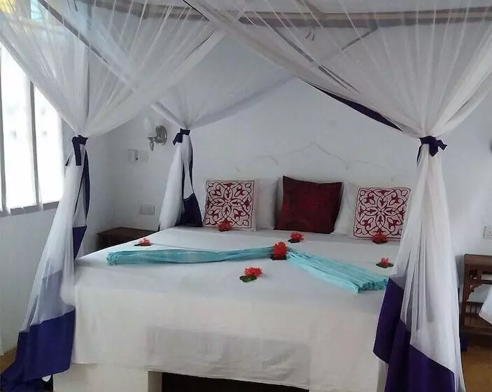 ホテル Laguna Palace Michamvi Kae