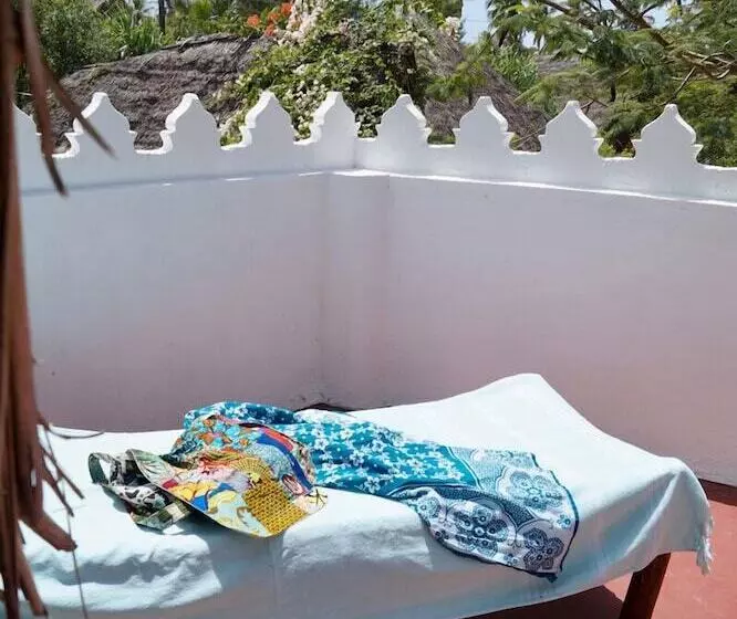 ホテル Laguna Palace Michamvi Kae