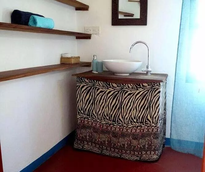 ホテル Laguna Palace Michamvi Kae