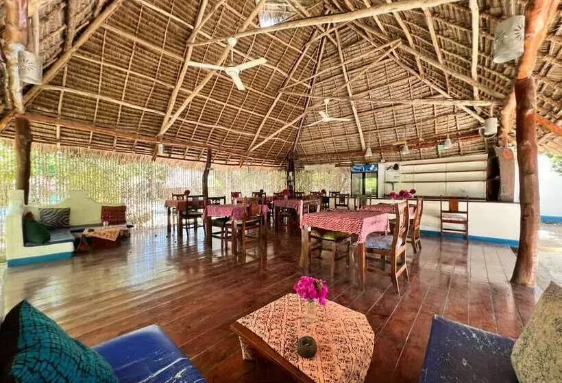 ホテル Laguna Palace Michamvi Kae