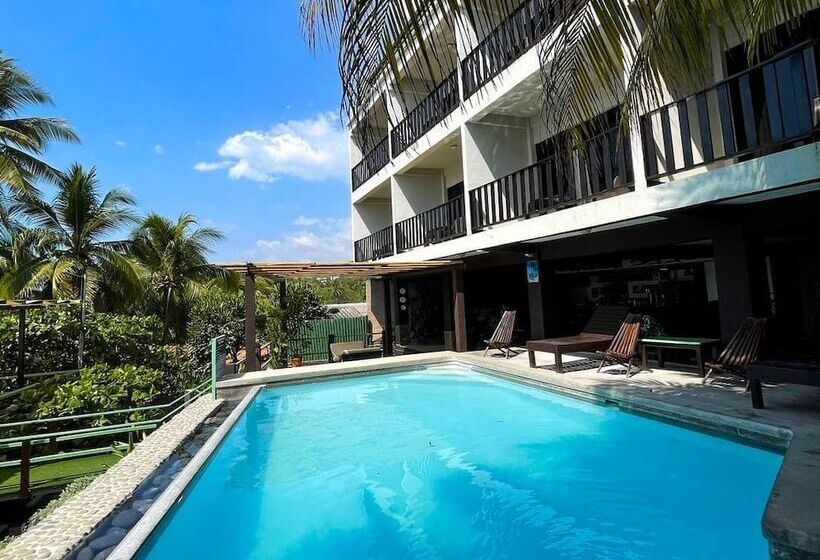 هتل Papaya Surf Garden