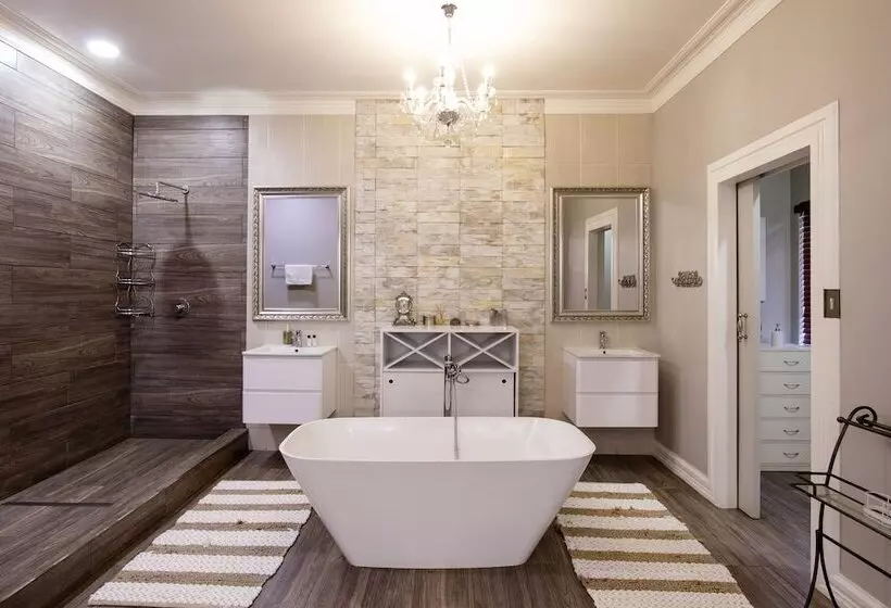 Hotelli Rosewood Country Lodge