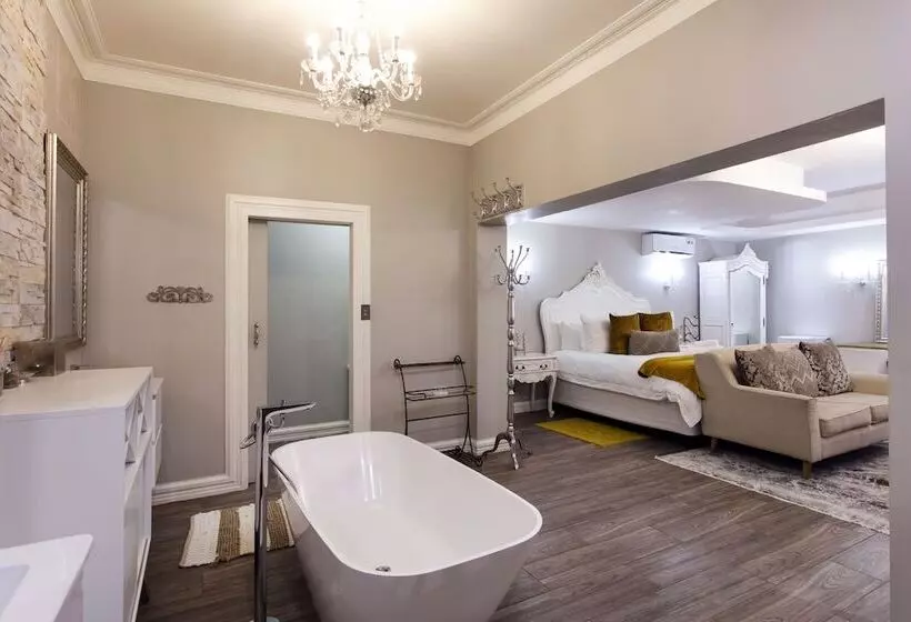 Hotelli Rosewood Country Lodge