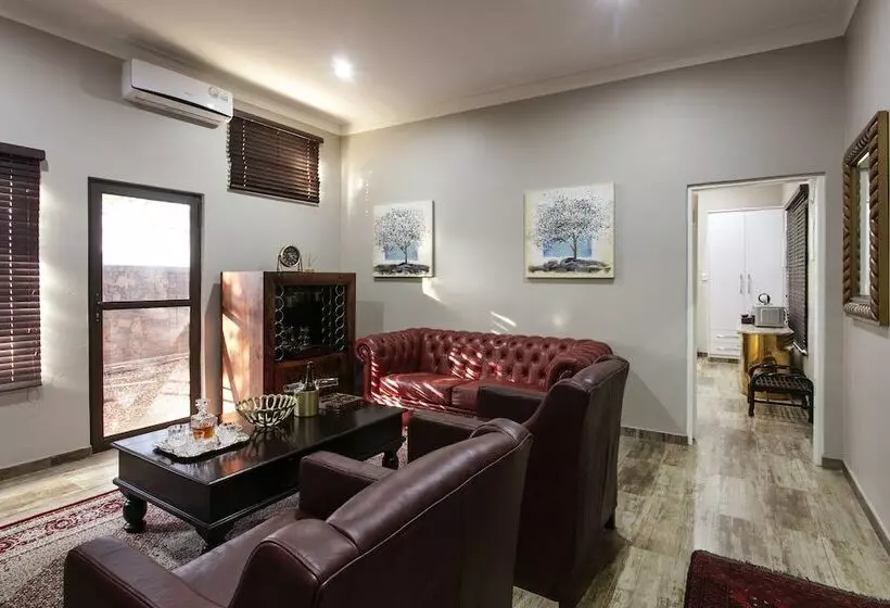 Hotelli Rosewood Country Lodge