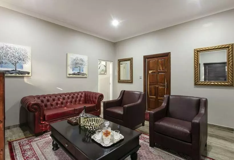 Hotelli Rosewood Country Lodge