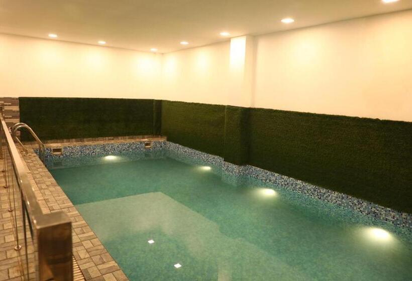 هتل Shreya Galaxy With Swimming Pool Best Property In Haridwar