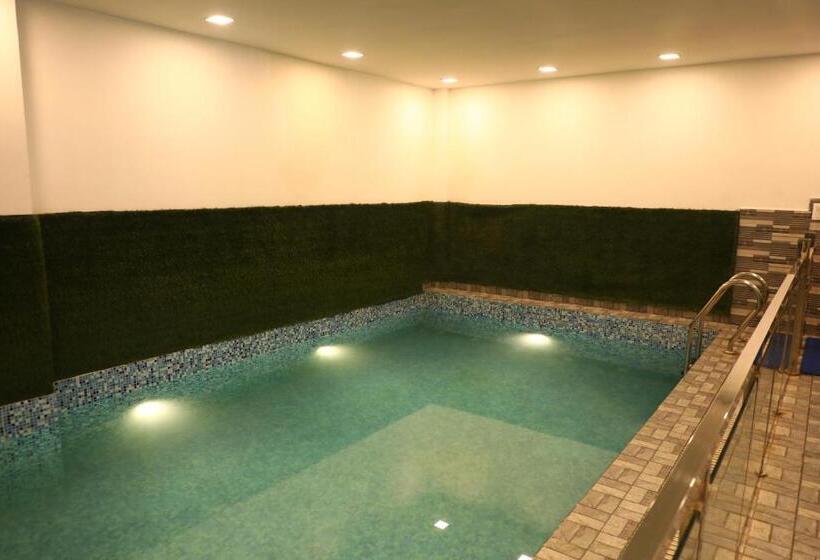 هتل Shreya Galaxy With Swimming Pool Best Property In Haridwar