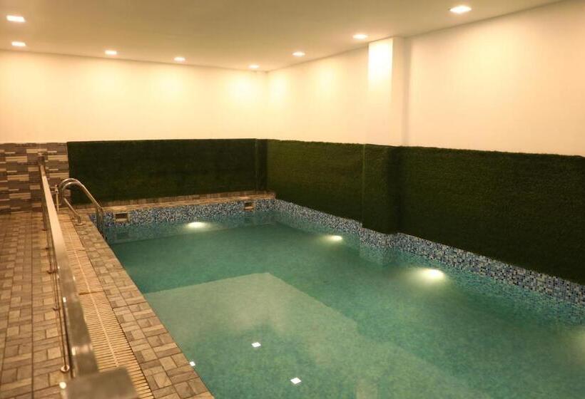 هتل Shreya Galaxy With Swimming Pool Best Property In Haridwar