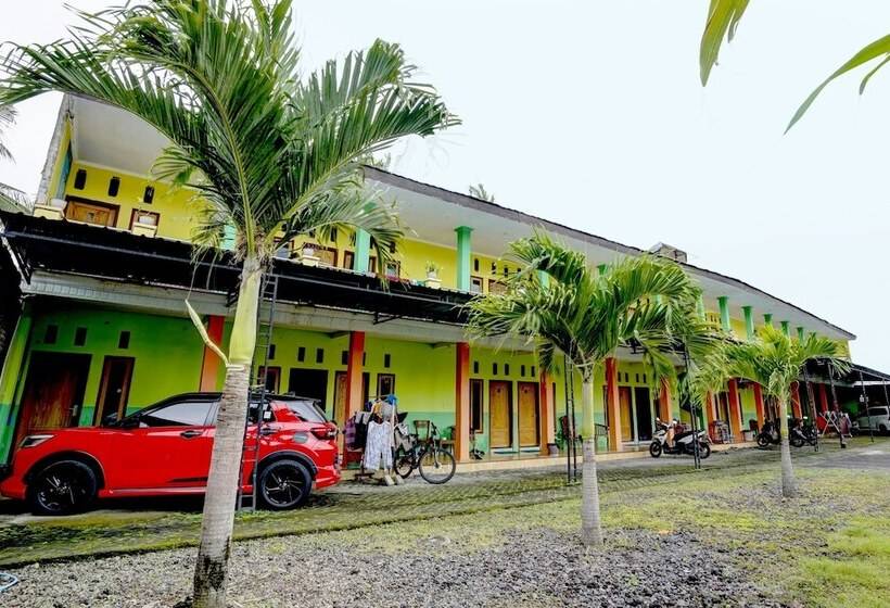 فندق Spot On 92827 Anisah Adil Homestay Syariahnearsmart Kampung Desa Pakistaji