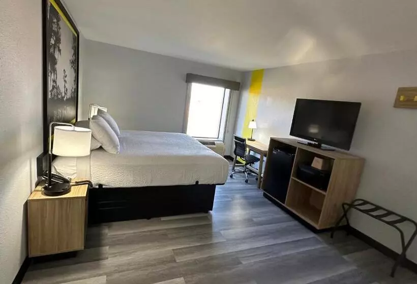 Hotelli Super 8 By Wyndham Alexandria La