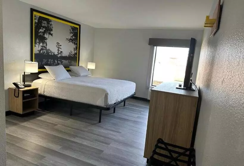 Hotelli Super 8 By Wyndham Alexandria La