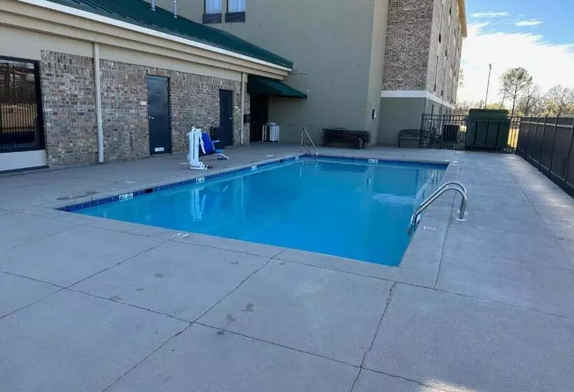 Hotelli Super 8 By Wyndham Alexandria La