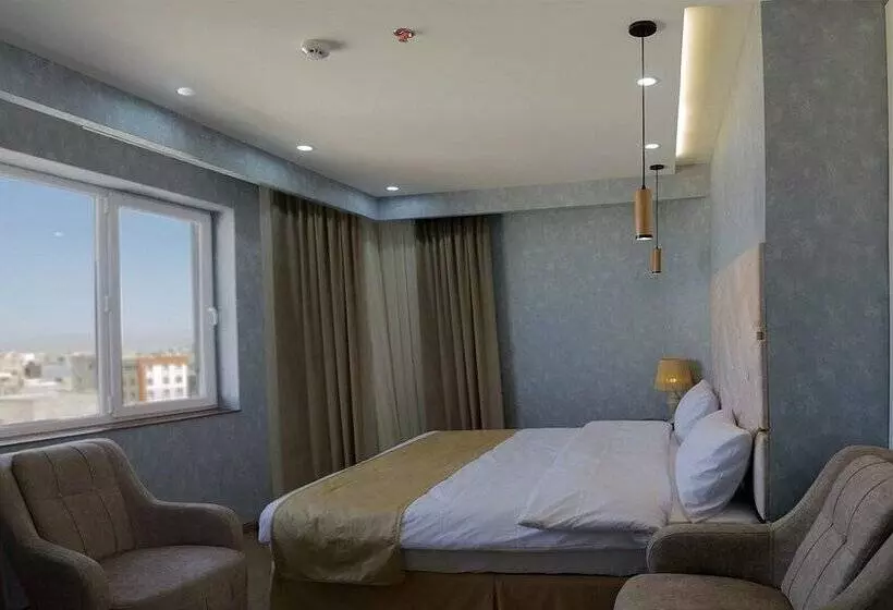 هتل Yakamoz Ardebil